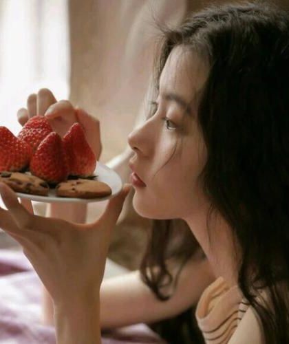 《我是男主，我在宫斗》（精校版全本by番外完）作者：乌合之宴