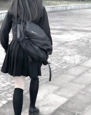 【付费短篇】高考当天，我放任校花调转送考大巴带全班救首富作者：佚名